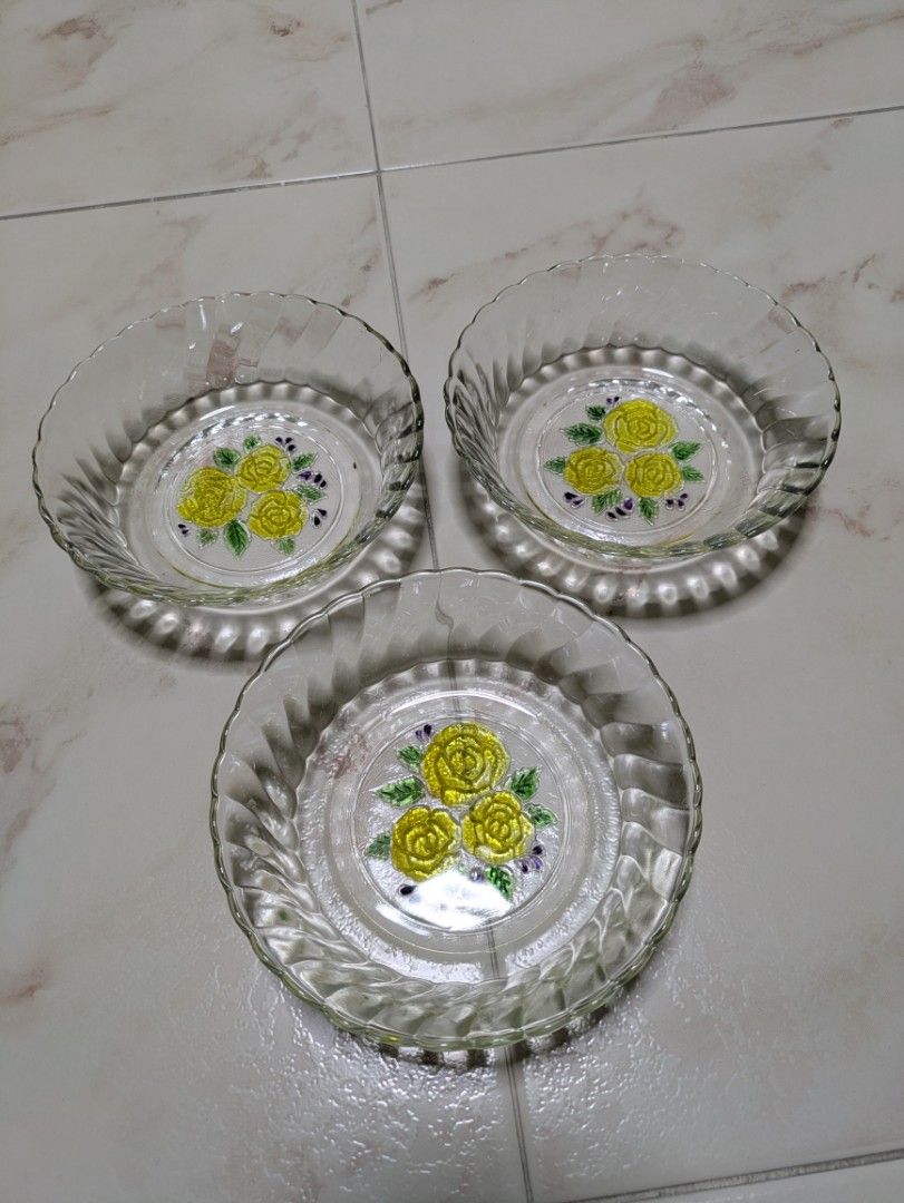 Plates & Bowls449331861064919040