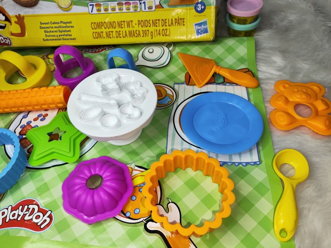 Play-Doh Kitchen Creations Sweet Cakes Playset (Category: Kids Toys) located in Cavite. Submitted by tinetaclesss (Listing ID 1436933829, Image 3). Description: .