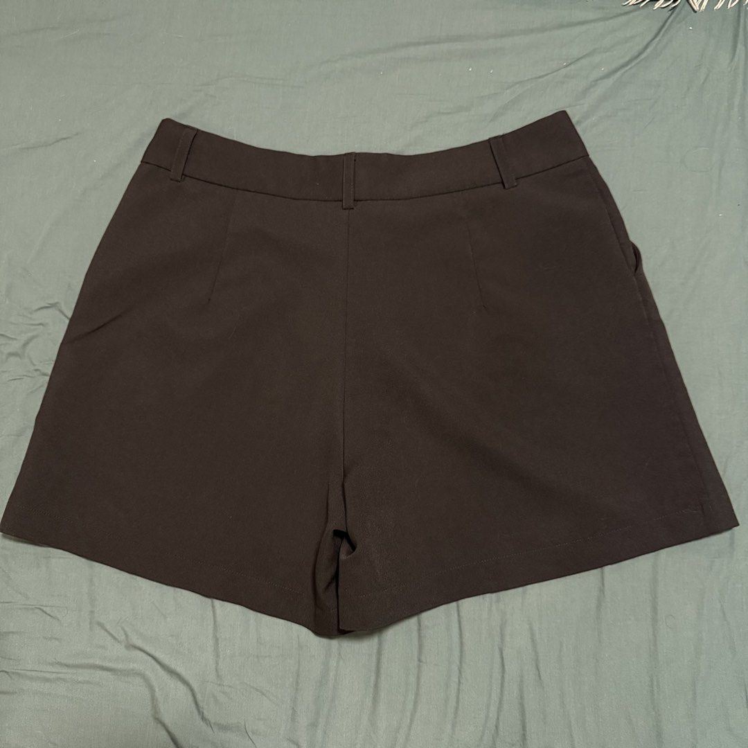 Plus Size Trouser Shorts Size 36 (Category: Shorts) located in Quezon City. Submitted by ckrolling (Listing ID 1436955030, Image 2). Description: Black Trouser Shorts Size 36 (Plus size).