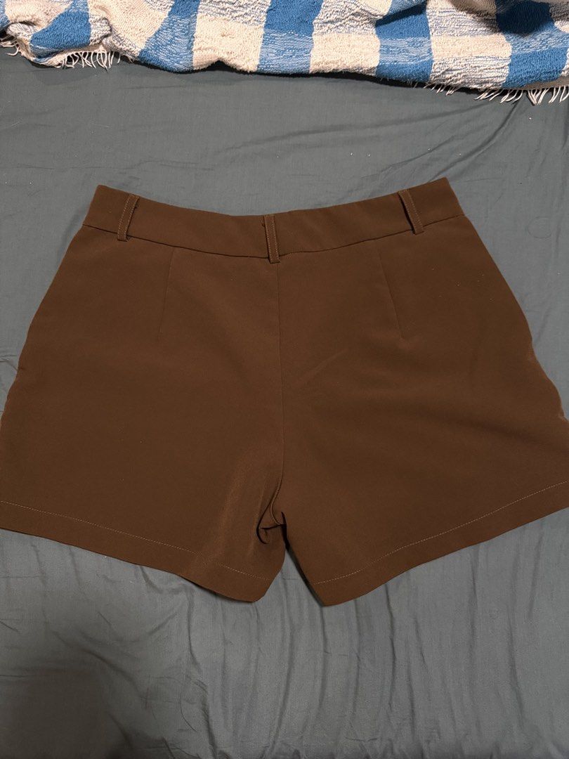 Plus Size Trouser Shorts Size 36 (brown) (Category: Shorts) located in Quezon City. Submitted by ckrolling (Listing ID 1436955337, Image 2). Description: Black trouser shorts Size 36 .