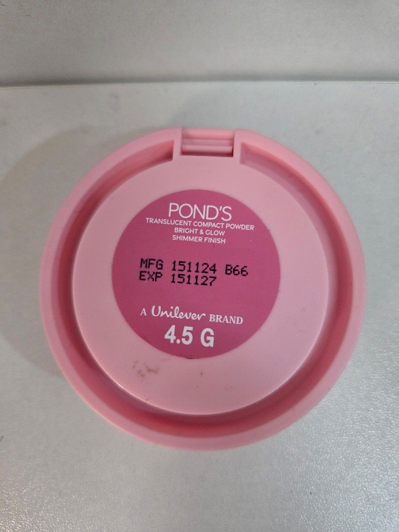 Ponds Translucent Powder (Category: Makeup) located in Manila. Submitted by agnescang (Listing ID 1436827896, Image 2). Description: used once.