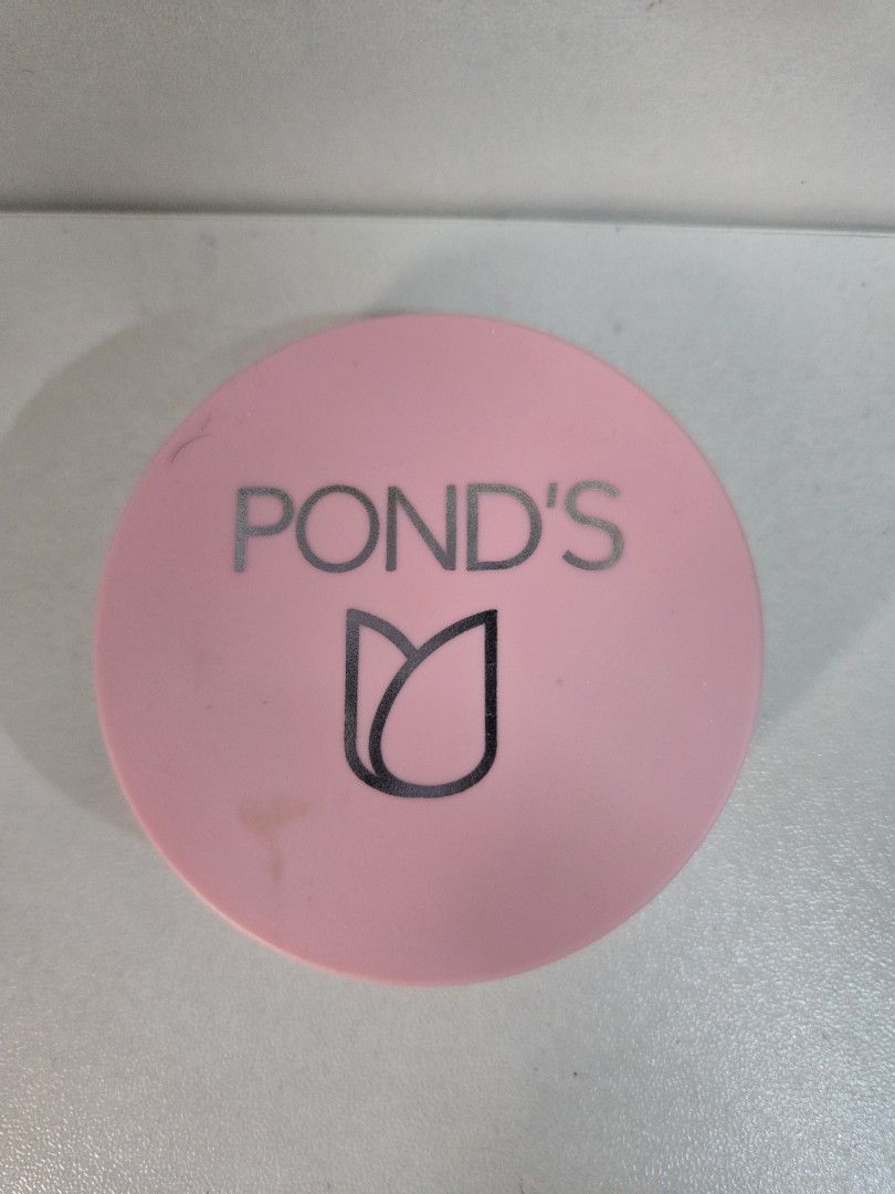 Ponds Translucent Powder (Category: Makeup) located in Manila. Submitted by agnescang (Listing ID 1436827896, Image 1). Description: used once.