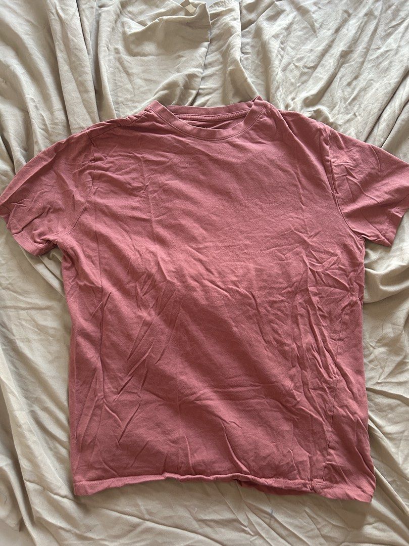 Primark Regular Fit T-shirt - Size S (Category: Tshirts & Polo Shirts ) located in Binan City. Submitted by missrandomthings (Listing ID 1436854361, Image 1). Description: - Brand: Primark - Size: S - Fit: Regular - Neckline: Crew neck - Sleeves: Short sleeves - Color: Solid - Made in: Bangladesh.