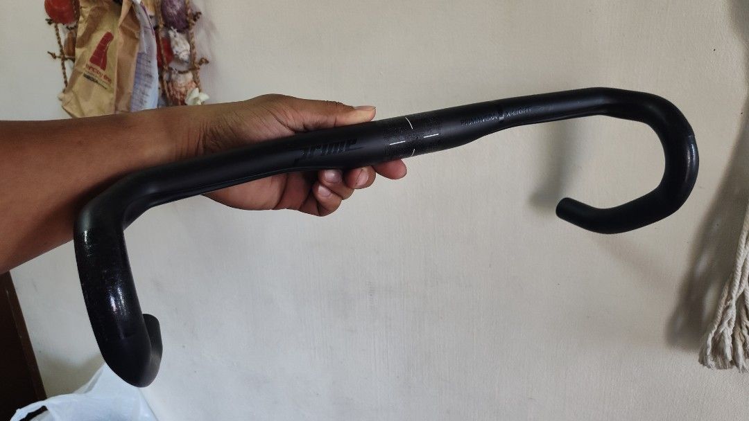 Prime Primavera X-Light Pro Carbon Road Handlebar (Category: Bicycles) located in Quezon City. Submitted by edwinvuru (Listing ID 1436902003, Image 3). Description: - Prime Primavera X-Light Pro Carbon Road Handlebar - Lightweight carbon fiber construction - Designed for maximum performance - Comfortable design - 122mm reach - 76.5mm drop.