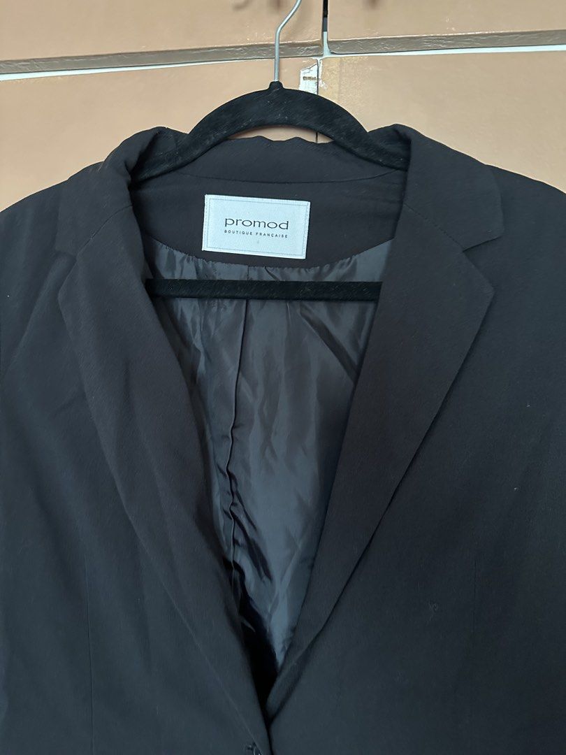 Promod Black Blazer (Category: Coats, Jackets and Outerwear) located in Mandaluyong City. Submitted by ja.declutters (Listing ID 1436929643, Image 2). Description: - Promod black blazer - Single-button closure - Two front pockets - Tailored fit - Notched lapel - Long sleeves with button cuffs - Fully lined - Suitable for professional and casual wear.