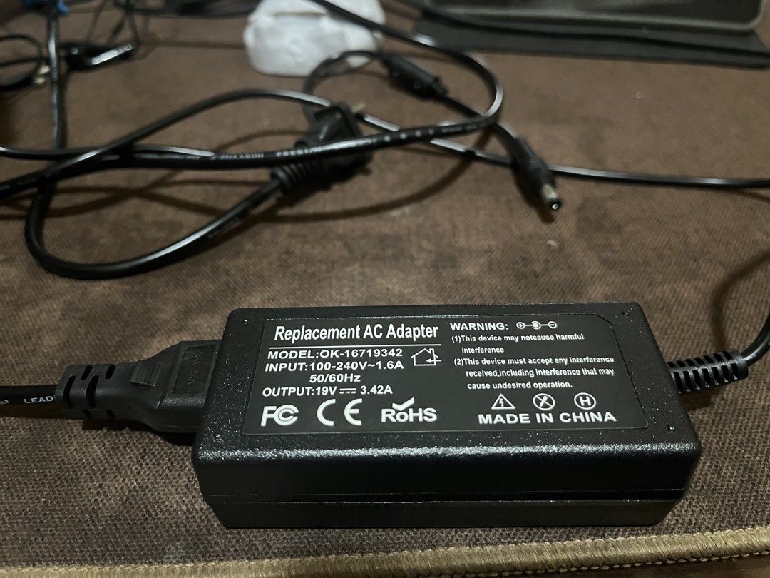 Replacement AC Adapter OK-16719342 (Category: Cables & Adaptors) located in Taguig. Submitted by random.stuff31 (Listing ID 1436849700, Image 1). Description: - Replacement AC adapter - Model: OK-16719342 - Input: 100-240V, 1.6A, 50/60Hz - Output: 19V, 3.42A - Standard power plug - DC connector - Made in China - Safety warnings included RFS: mali nabili, di nagamit.