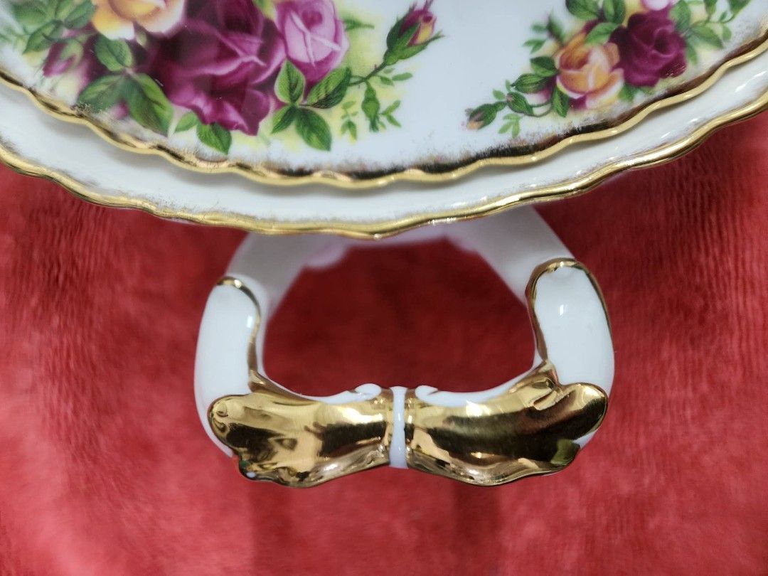 Royal Albert tureen old country rose (Category: Other Kitchenware & Tableware) located in Cavite. Submitted by sevillajoh71978 (Listing ID 1436972686, Image 2). Description: mint condition made in England royal Albert old country rose.