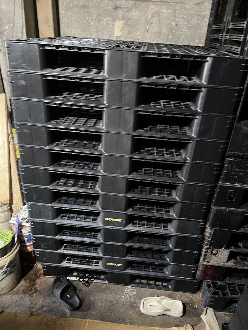 Royce Plastic Pallet (Category: Construction Tools & Equipment) located in Manila. Submitted by ela.xqtt02 (Listing ID 1436863207, Image 1). Description: - Durable plastic pallet - Stackable design for space-saving storage - Features a sturdy grid structure - Color: Black - Suitable for industrial and storage applications Free delivery for bulk orders Size: 110x110 cm.