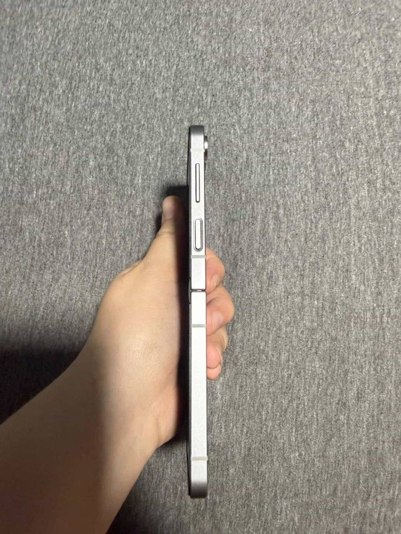 Samsung ZFlip 6 (Category: Samsung) located in Manila. Submitted by auratron (Listing ID 1436847213, Image 2). Description: Samsung zflip 6 Color: gray SPECS ● DUAL SIM ● Processor: Qualcomm Snapdragon 8 Gen 3 for Galaxy (4 nm). ● Memory & Storage: 12GB RAM, 256GB ● Main Display: 6.7-inch FHD+ (2640 x 1080) Dynamic AMOLED 2X, 120Hz adaptive refresh rate. ● Cover Display: 3.4-inch Super AMOLED (720 x 748). ● Rear Camera: 50MP f/1.8 (Wide) with OIS