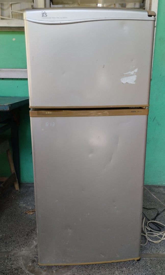 Sanyo Refrigerator (SR-111J) (Category: Refrigerators and Freezers) located in Paranaque City. Submitted by nathan4you (Listing ID 1436831109, Image 1). Description: - Silver refrigerator with top freezer - Working condition - Needs step down transformer (110V) - Interior includes shelves and a small white container - Comes with power cord - Pick up only - Location: Parañaque City .