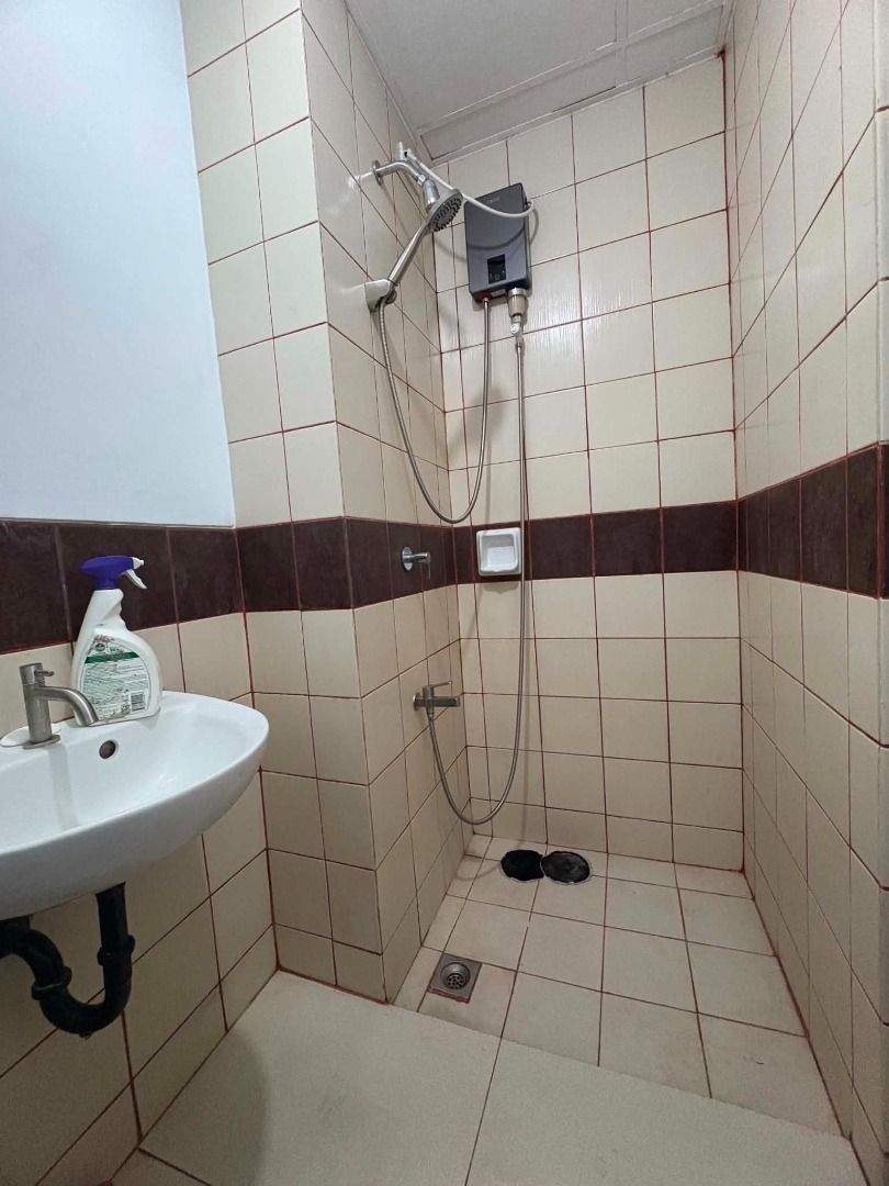 Share a Condo Unit or Rent a Condo Unit (Category: Apartments & Condos) located in Quezon City. Submitted by ginascariaga1972 (Listing ID 1436881390, Image 1). Description: Sa mga naghahanap ng share a room o solo room sa isang condominium ay meron po kami. Ang size po ng share a room ay 42.23 square meters samantalang ang size ng solo room ay 33 square meters. Safe na safe po kayo dahil ang buong condomium building ay may cctv simula sa lounge,i
