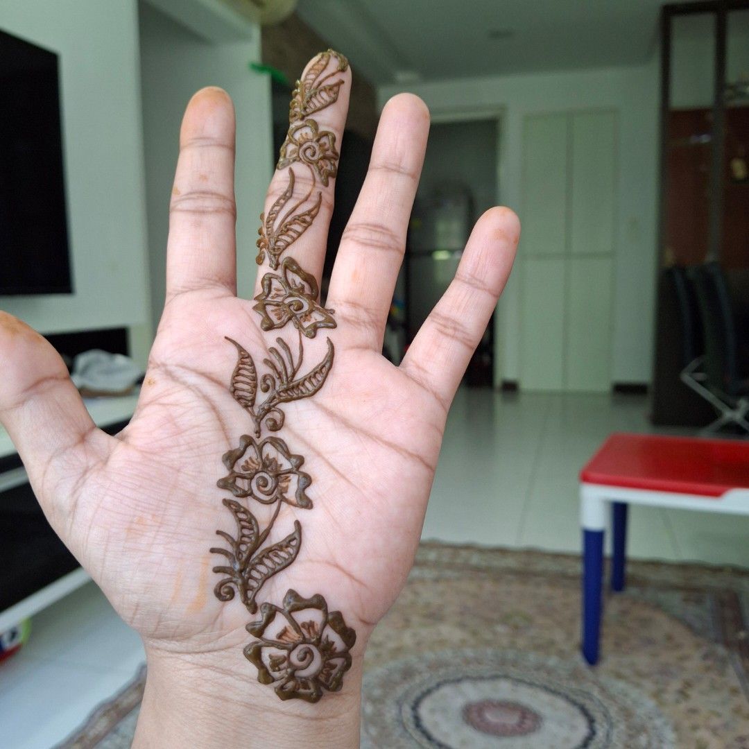 Sid Henna (Category: Hands & Nails) located in Singapore. Submitted by sid_548 (Listing ID 1436896182, Image 3). Description: Beautiful henna designs available! Intricate patterns for hands. Bridal henna services also offered. Contact for details..