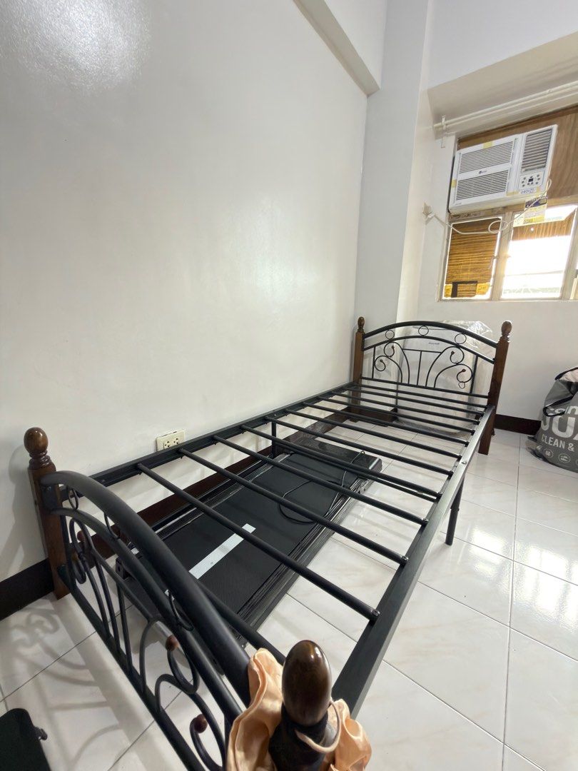 Single Bed Frame with Metal and Wood (Category: Bed Frames & Mattresses) located in Pandi. Submitted by chelleneivy (Listing ID 1436888697, Image 2). Description: Sanyang bedframe ✅ well used ✅with signs of usage. Slightly bent yung patungan ng foam ✅still usable ❌not advisable sa very particular sa bed frame. Best use if looking for temporary bedframe lang ❌missing a few nuts ❌as is. What you see is what you get. Buyer shoulders the shipping fee