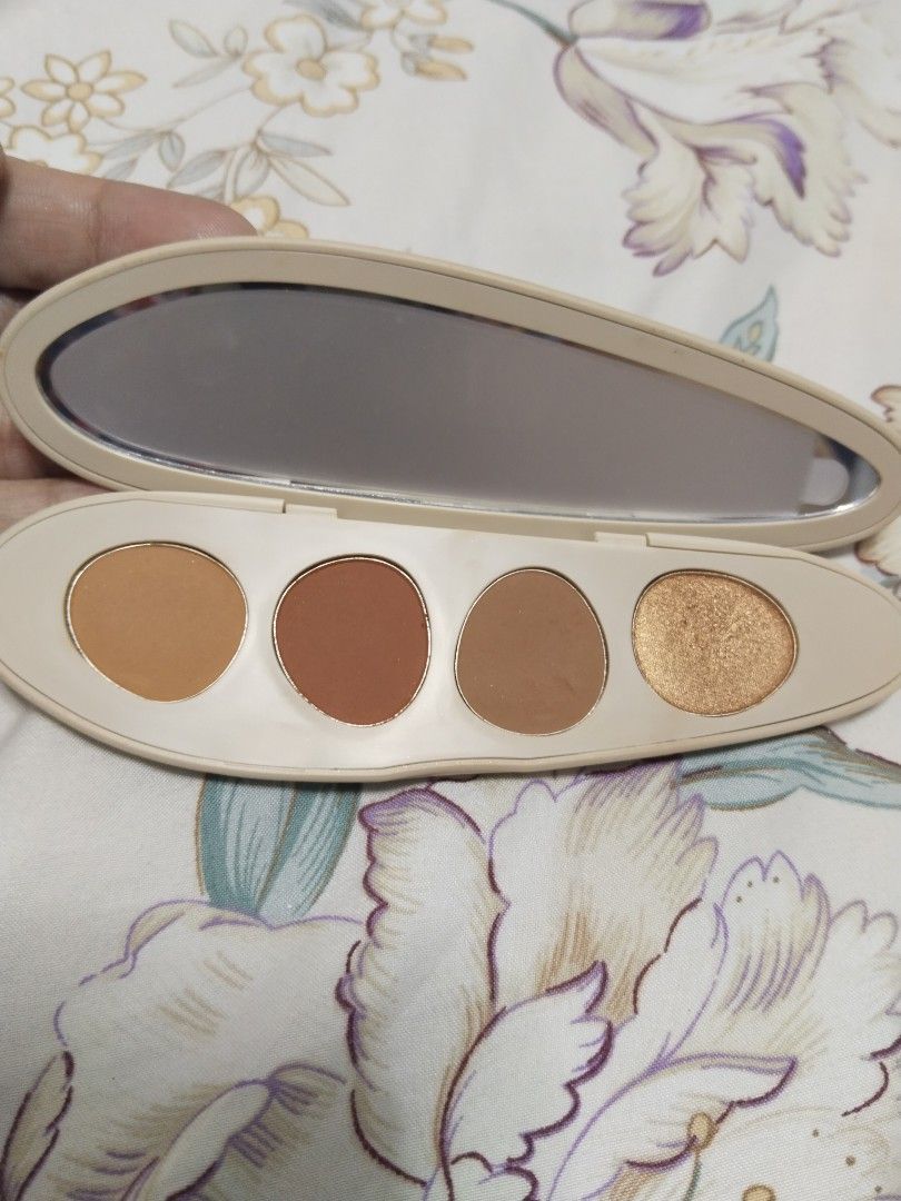 Sunnies Face Healthy Touch Eyeshadow Palette (Category: Makeup) located in Valenzuela. Submitted by miracle0326 (Listing ID 1436980291, Image 2). Description: - Sunnies Face Healthy Touch Eyeshadow Palette - Warm Terracotta shades - Includes: Toast, Brick, Buddy, and Snapper - Features a mirror (unused mirror) - Sleek, oval compact - Ideal for creating warm, everyday eye makeup looks - Versatile shades for various styles RFS: too many makeups use