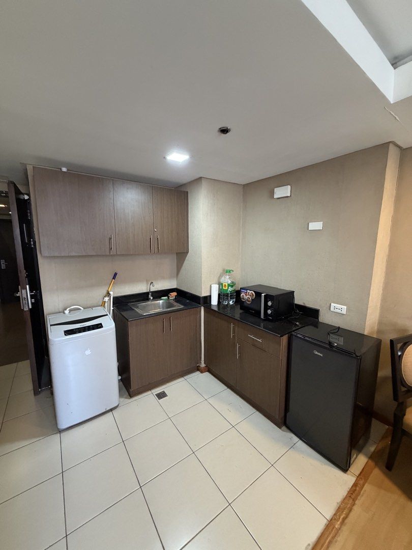 The A. Venue suites residences (Category: Apartments & Condos) located in Quezon City. Submitted by liamdan20 (Listing ID 1436834135, Image 2). Description: 2 units 1br 1bath 37sqm each 4M each The A. Venue suites residences Very good location Perfect for airbnb Good investment Pm for more details.