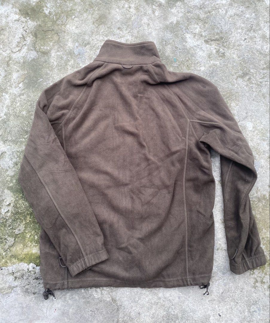Toread Men's XL Fleece Jacket (Category: Coats, Jackets and Outerwear) located in Manila. Submitted by keenriver-4b36 (Listing ID 1437008806, Image 3). Description: - Toread men's fleece jacket - Color: Brown - Size: XL - Features: - Full zip closure - High collar - Two side pockets - Drawstrings at hem - Material: Soft fleece - Toread logo on chest - Versatile for layering.