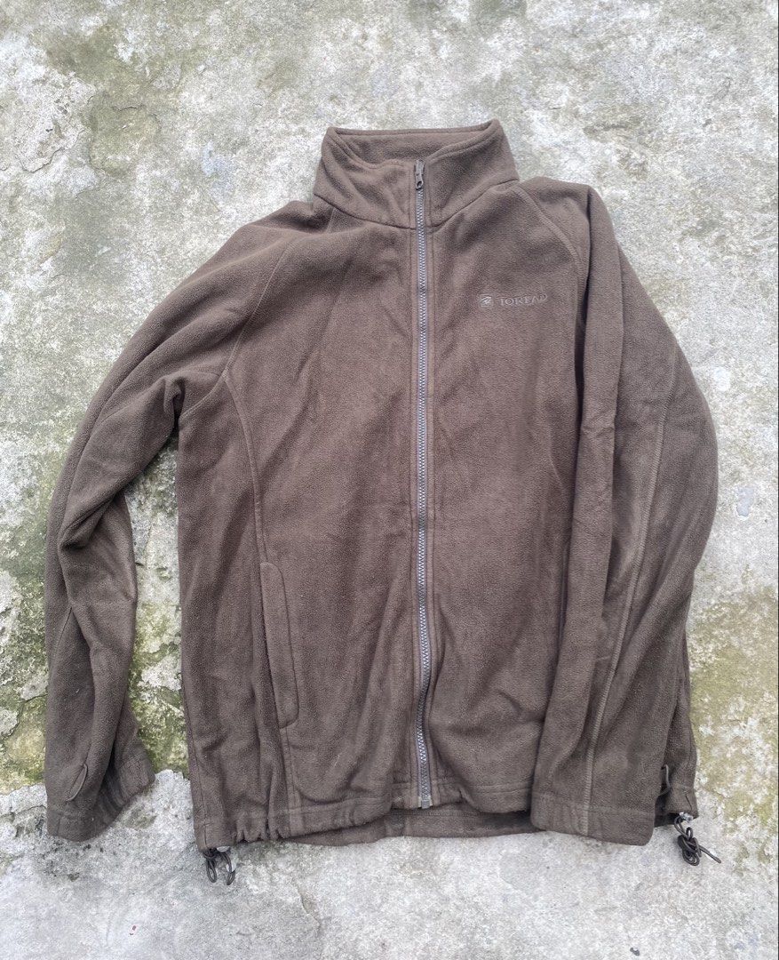 Toread Men's XL Fleece Jacket (Category: Coats, Jackets and Outerwear) located in Manila. Submitted by keenriver-4b36 (Listing ID 1437008806, Image 1). Description: - Toread men's fleece jacket - Color: Brown - Size: XL - Features: - Full zip closure - High collar - Two side pockets - Drawstrings at hem - Material: Soft fleece - Toread logo on chest - Versatile for layering.