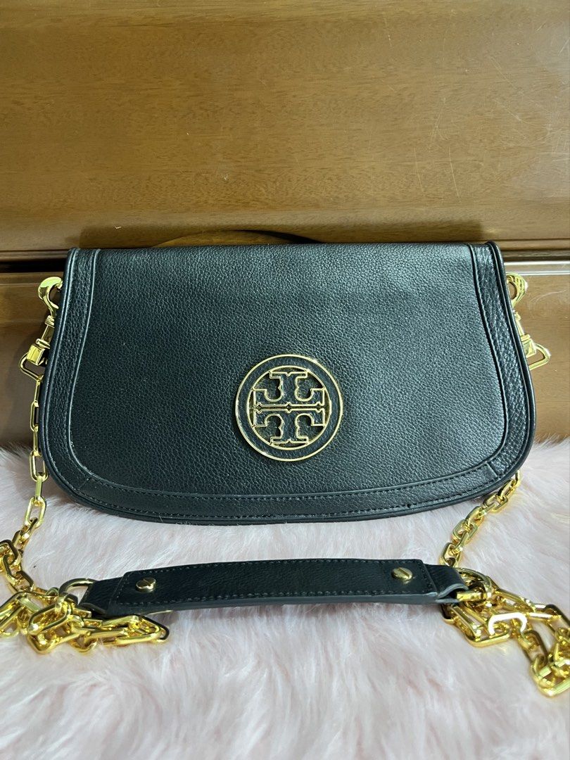 Tory Burch Black Sling Bag with Gold Chain (Category: Luxury Bags & Wallets) located in San Jose. Submitted by jorelleah (Listing ID 1436834977, Image 1). Description: Tory Burch Amanda flap clutch/sling bag in pristine condition 🤩 Kasya long wallet ang celphone. Happy shopping! 😍 - Gold chain strap (detachable) - Gold Tory Burch logo - Flap closure.