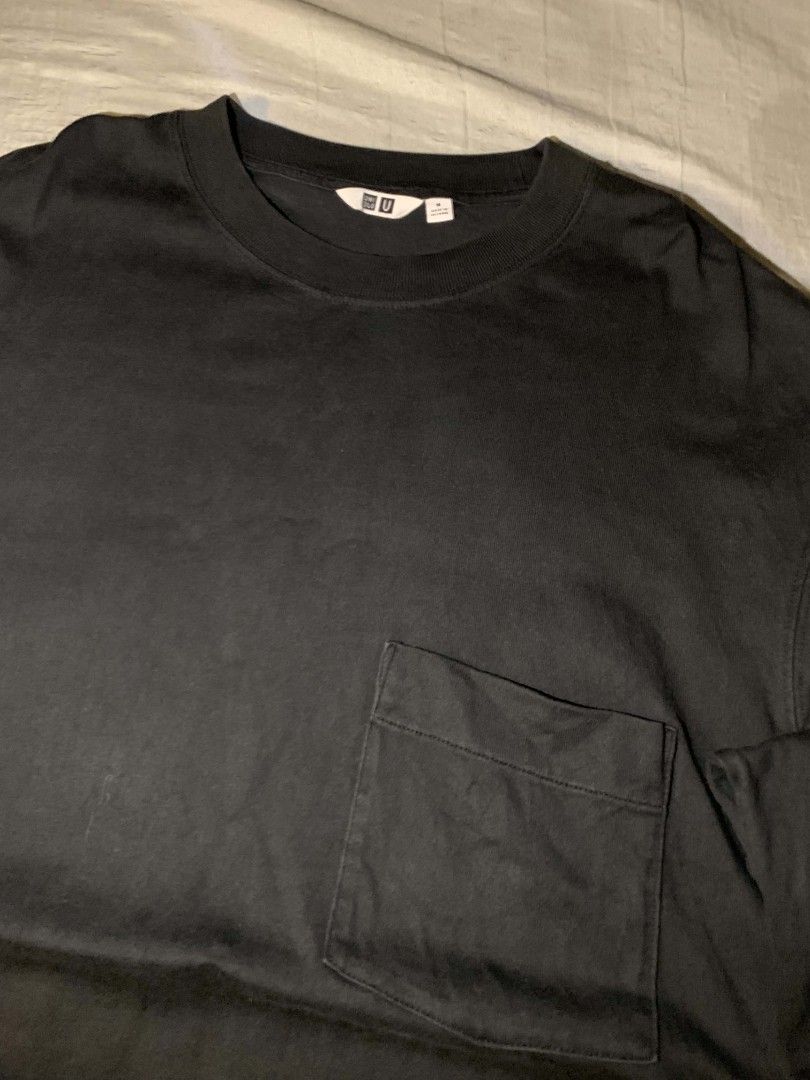 UNIQLO AIRSM POCKET SLEEVE (Category: Activewear) located in Polangui. Submitted by laur- (Listing ID 1436840940, Image 3). Description: No issue Brand new condition.