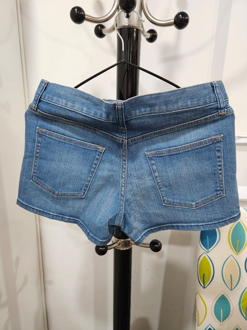 Uniqlo Denim Shorts size 24 (Category: Shorts) located in Quezon City. Submitted by jz_ph (Listing ID 1436902166, Image 2). Description: .