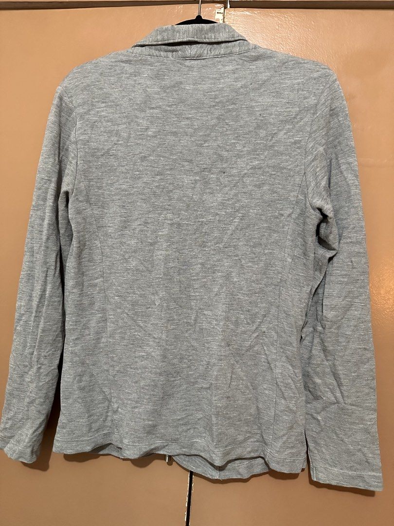 Uniqlo Light Blazer Jacket (Category: Coats, Jackets and Outerwear) located in Mandaluyong City. Submitted by ja.declutters (Listing ID 1436873647, Image 3). Description: - Uniqlo Gray Blazer - Size: Medium - Features: - Single-button closure - Two front pockets - Notched lapel - Material: Polyester blend - Design: Classic - Sleeves: Long - Versatile for various occasions.