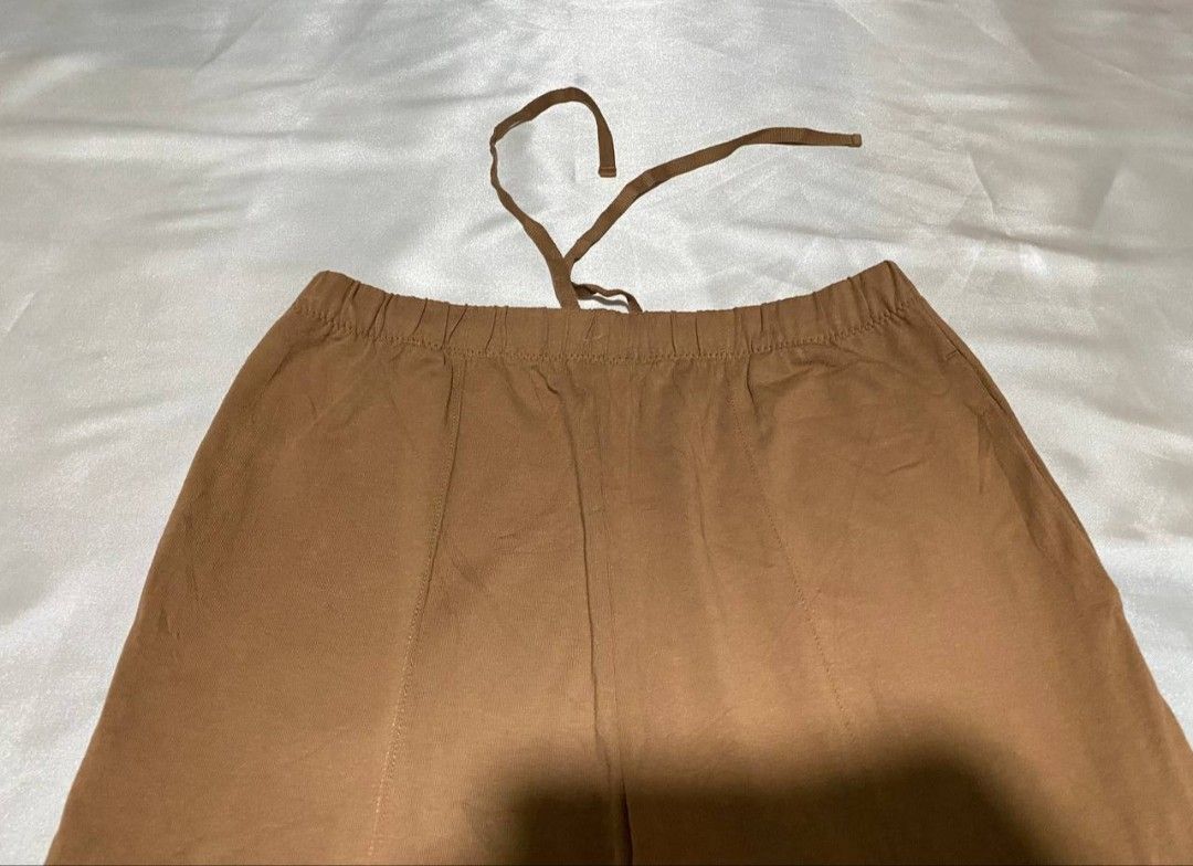 UNIQLO STRAIGHT FLARE PANTS (M) (Category: Other Bottoms) located in Manila. Submitted by jpnbrandedcollection (Listing ID 1436836748, Image 3). Description: UNIQLO STRAIGHT FLARE PANTS Size: Medium on tag /garterized Waistline 26/32 Length37 420 only Condition: Excellen Color rate:10/10 First to pay basis✨ Shipping tru J&T Location Pampanga Payment via Gash or Bank Transfer 🌷 𝙲o𝚕𝚘𝚛 may vary due to lightning .