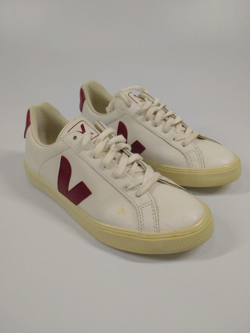 VEJA SNEAKERS (Category: Sneakers) located in Baguio. Submitted by dansteals (Listing ID 1436879802, Image 1). Description: VEJA SIZE 36 EXCELLENT CONDITION.