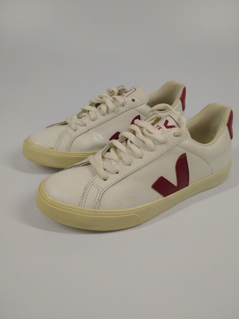VEJA SNEAKERS (Category: Sneakers) located in Baguio. Submitted by dansteals (Listing ID 1436879802, Image 2). Description: VEJA SIZE 36 EXCELLENT CONDITION.