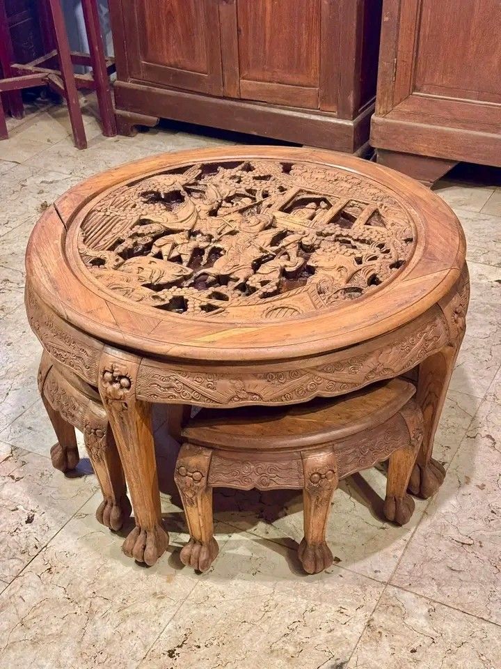 Vintage coffee Tea table (Category: Tables & Sets) located in Manila. Submitted by carmelites36250 (Listing ID 1436967025, Image 1). Description: Vintage Mid Century Coffee Tea Table Set Table Height: 32 inches Table Diameter: 19.5 inches Chair Height: 12.5 inches Location: 6th ave Caloocan Price-28k Only Offers:Pick up/ Delivery🚛.