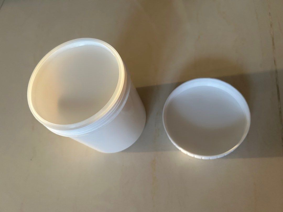 White Plastic Container with Lid449450987278848001