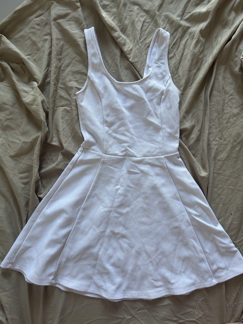 White Sleeveless Dress (Category: Dresses) located in Binan City. Submitted by missrandomthings (Listing ID 1436855356, Image 1). Description: - White sleeveless dress - Fitted bodice - Flared skirt - Textured fabric - Suitable for casual or dressy wear - Simple and elegant design.