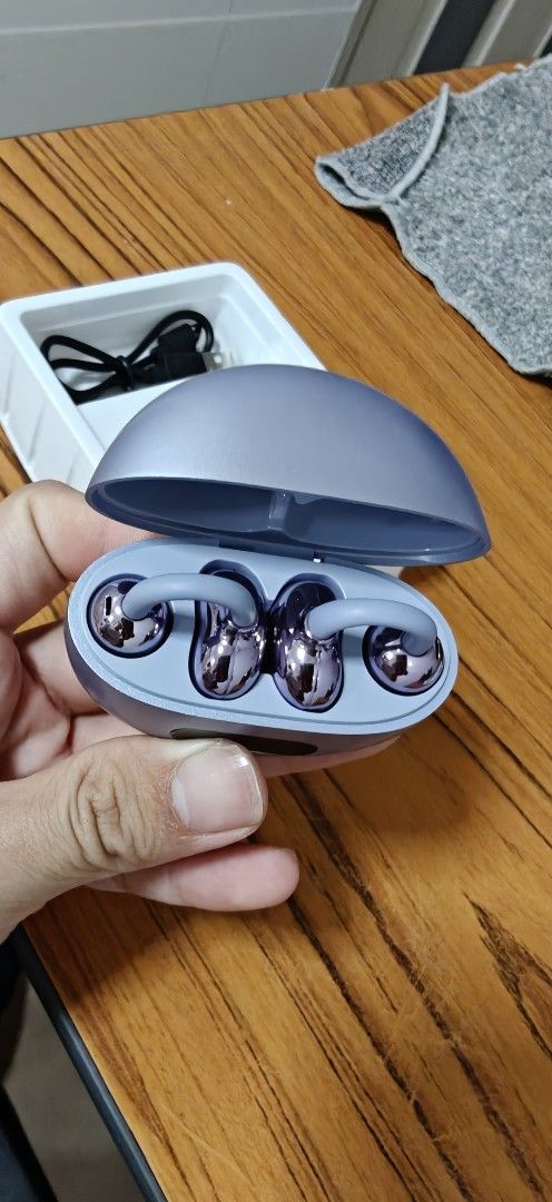 Wireless Earbuds with Charging Case449689712318883841