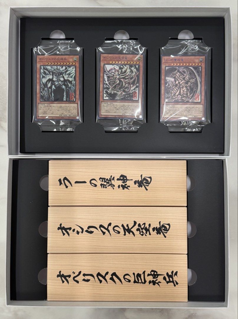 Yu-Gi-Oh 遊戲王OCG 三幻神Artwork Series 紀念卡&迷你掛軸套裝｜SUMI