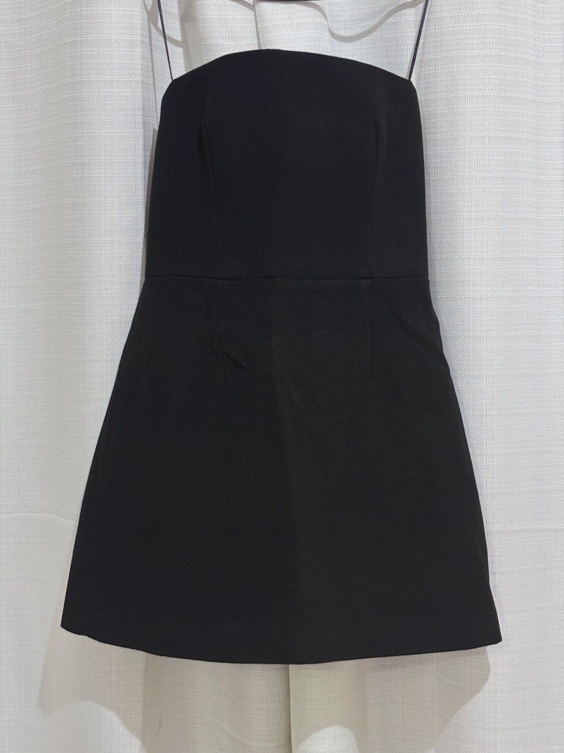 Zara Black Structured Thick Mini Tube Dress (Category: Dresses) located in Bulacan. Submitted by sum1scloset (Listing ID 1436886038, Image 1). Description: SERIOUS BUSINESS ONLY, PLEASE. THOSE WHO WILL WASTE MY TIME WILL BE BLOCKED. closet clean-up to create space for a more sustainable lifestyle 💟 • most pieces are in xxs–xs, with only a few in s • all items are well taken care of and properly stored — i treat my clothes like babies 🤭 • actual