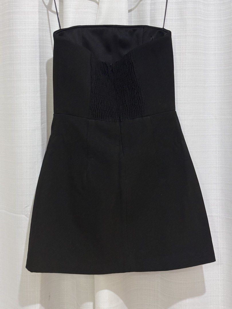 Zara Black Structured Thick Mini Tube Dress (Category: Dresses) located in Bulacan. Submitted by sum1scloset (Listing ID 1436886038, Image 3). Description: SERIOUS BUSINESS ONLY, PLEASE. THOSE WHO WILL WASTE MY TIME WILL BE BLOCKED. closet clean-up to create space for a more sustainable lifestyle 💟 • most pieces are in xxs–xs, with only a few in s • all items are well taken care of and properly stored — i treat my clothes like babies 🤭 • actual