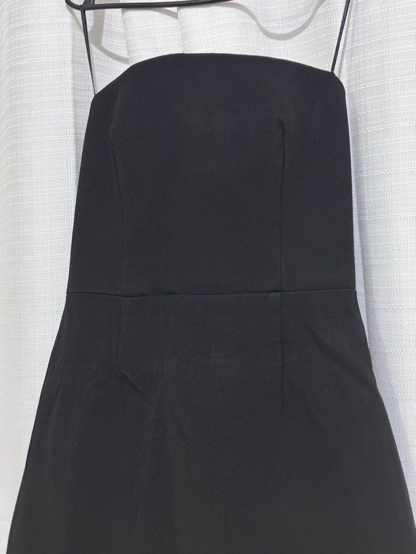 Zara Black Structured Thick Mini Tube Dress (Category: Dresses) located in Bulacan. Submitted by sum1scloset (Listing ID 1436886038, Image 2). Description: SERIOUS BUSINESS ONLY, PLEASE. THOSE WHO WILL WASTE MY TIME WILL BE BLOCKED. closet clean-up to create space for a more sustainable lifestyle 💟 • most pieces are in xxs–xs, with only a few in s • all items are well taken care of and properly stored — i treat my clothes like babies 🤭 • actual