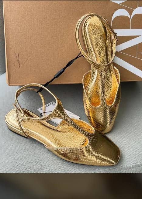 Zara Gold Metallic T-Strap Sandals (Category: Flats & Sandals) located in Butuan. Submitted by ninxaeh30 (Listing ID 1436863801, Image 2). Description: - Zara gold metallic sandals - T-strap design - Ankle strap for secure fit - Square toe - Low heel - Metallic finish - Great for special occasions or everyday glamour Size US6 or 36.