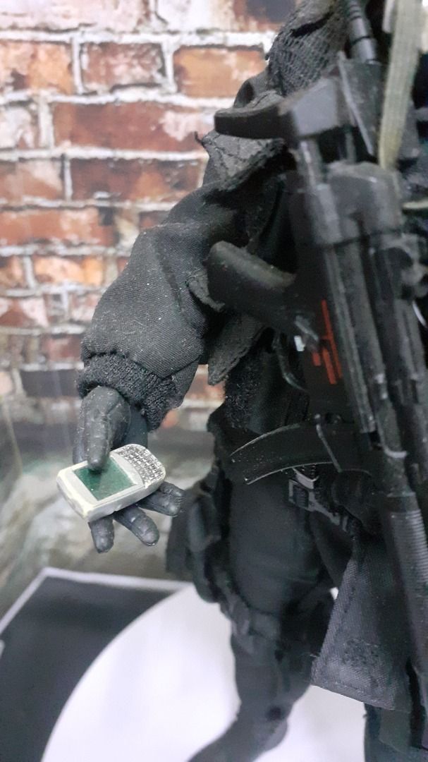 1:6 female swat kitbash alice figure (Category: Figurines & Statues) located in Quezon City. Submitted by snakeeyes1873820201 (Listing ID 1441214094, Image 2). Description: FS: 1:6 female swat kitbash alice figure FROM resident evil head gear radio not included wysiwyg.