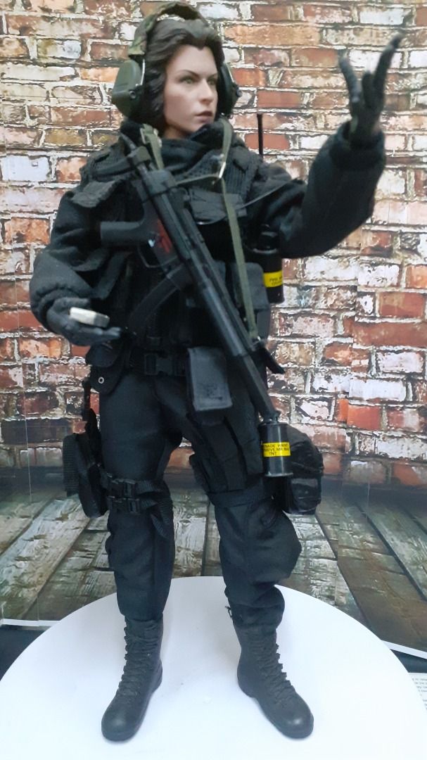1:6 female swat kitbash alice figure (Category: Figurines & Statues) located in Quezon City. Submitted by snakeeyes1873820201 (Listing ID 1441214094, Image 3). Description: FS: 1:6 female swat kitbash alice figure FROM resident evil head gear radio not included wysiwyg.