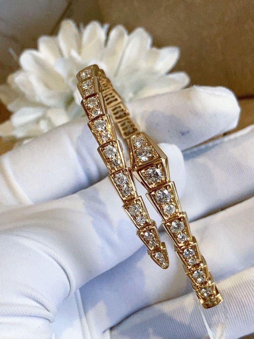 18k HongKong setting gold diamond serpenti bangle (Category: Bracelets) located in Manila. Submitted by bhelgoldseller2ndaccount (Listing ID 1441305681, Image 2). Description: New!!✨New!!✨New!! 18k HongKong setting Gold 💯pawnable/naisasanla 💯with high appraisal rate 💯good investment 💯Direct supplier price 👉OPEN for resellers 🌺please take time to evaluate their actual sizes and grams 👉Best panggift for all occasions ✅ Sold per grams not per