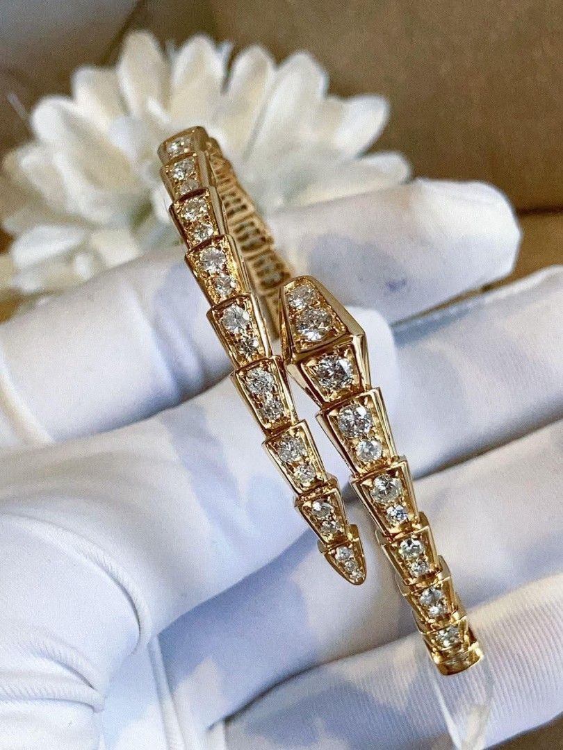 18k HongKong setting gold diamond serpenti bangle (Category: Bracelets) located in Manila. Submitted by bhelgoldseller2ndaccount (Listing ID 1441305681, Image 3). Description: New!!✨New!!✨New!! 18k HongKong setting Gold 💯pawnable/naisasanla 💯with high appraisal rate 💯good investment 💯Direct supplier price 👉OPEN for resellers 🌺please take time to evaluate their actual sizes and grams 👉Best panggift for all occasions ✅ Sold per grams not per