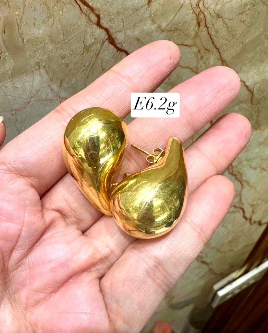 18K teardrop earrings 6.2g yg (Category: Earrings) located in Manila. Submitted by franeyney (Listing ID 1441241753, Image 1). Description: 18K Saudi teardrop earrings yg 6.2g 8000/g 49,600 plus sf.