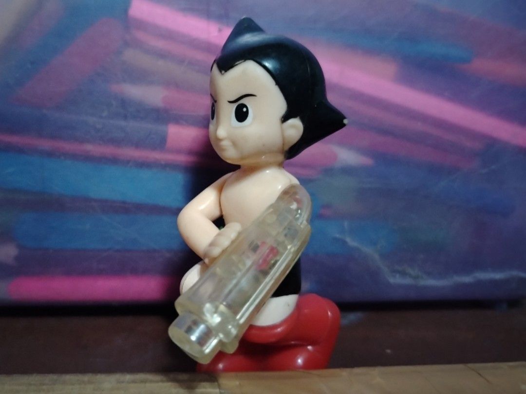 2009 Jollibee Astro Boy Blaster Figure (Category: Figurines & Statues) located in Manila. Submitted by pinsangale38391 (Listing ID 1441208688, Image 2). Description: - Classic Astro Boy collectible figure - Includes a clear accessory (weapon/tool) - Ideal for fans of the original anime - Great fun display piece MOP: GCASH MOD: J&T AND LBC.