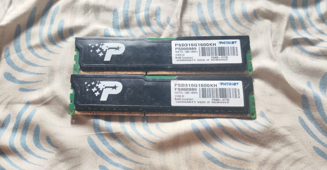 2x Patriot PSD316001600KH DDR3 RAM Modules (Category: Computer Parts) located in Manila. Submitted by grandfalcon-f9e91f (Listing ID 1441218002, Image 1). Description: Price: ₱1,100 (Slightly negotiable) Condition: Open box / Unused (Kept clean in storage for 3–4 years, never installed) Technical Specifications:Brand/Model: Patriot Signature Line (PSD316G1600KH) Type: DDR3 Desktop Memory (DIMM)Total Capacity: 16GB Kit (2 x 8GB matching pair)Speed