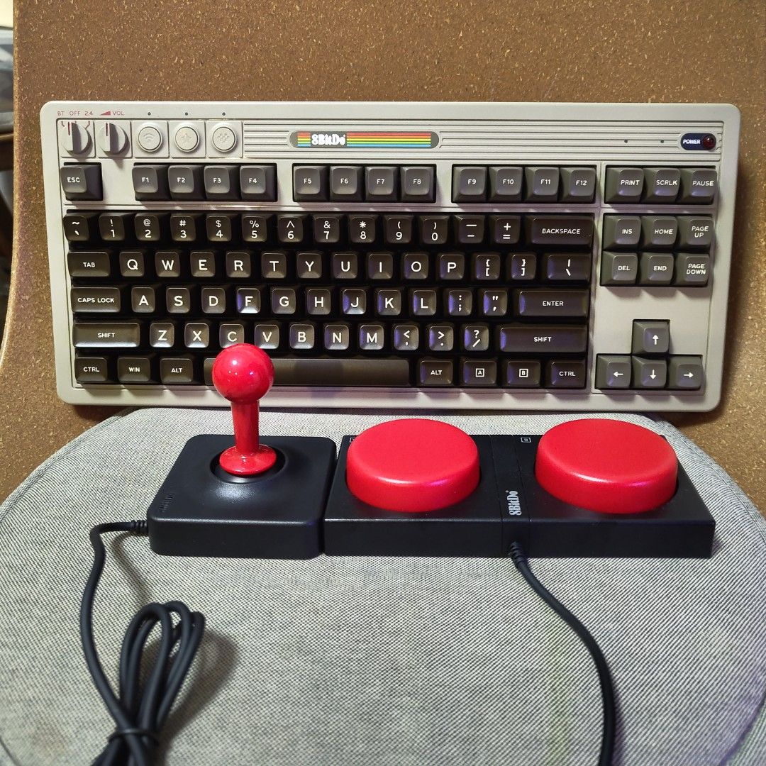 8Bitdo Retro Wireless Mechanical Keyboard C64 Edition470430417693583360