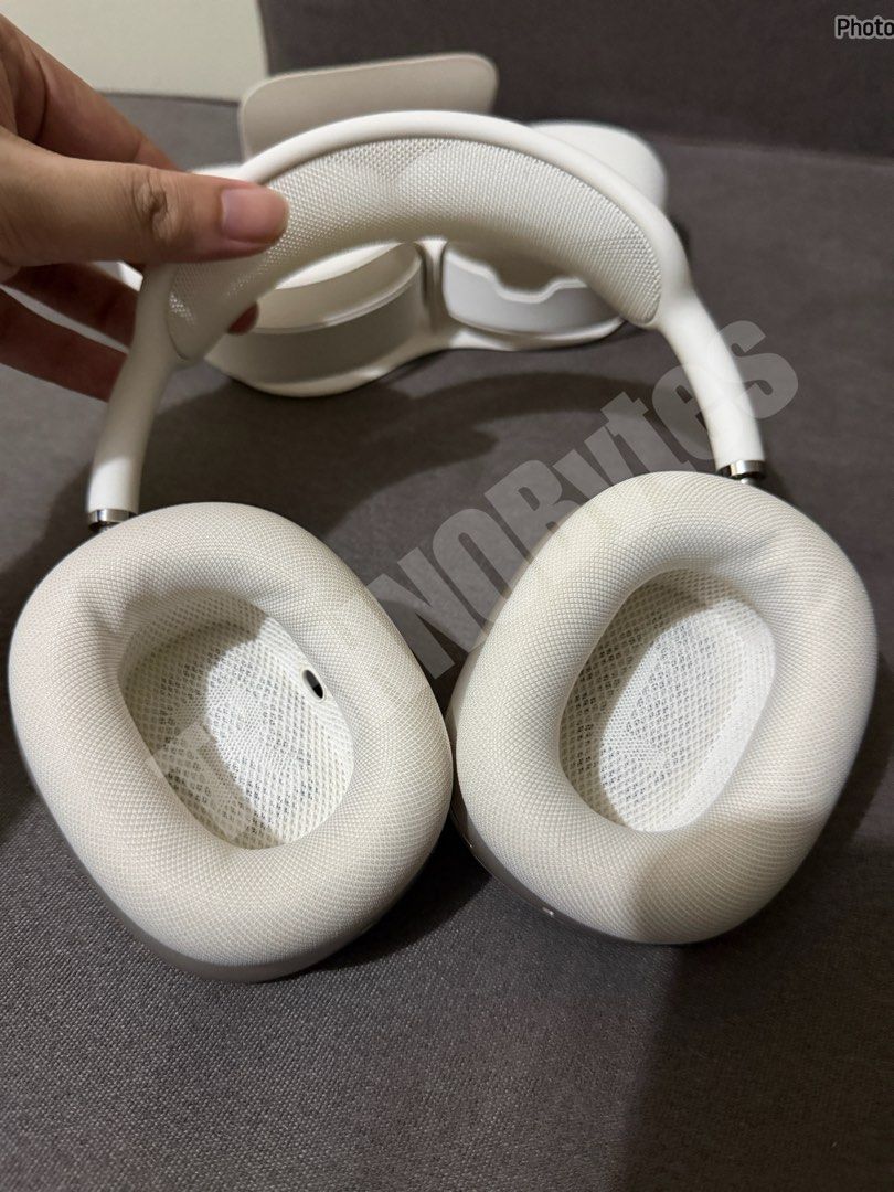 Airpods Max (Starlight) - Type C (Category: Headphones & Headsets) located in Pasig City. Submitted by technobytes (Listing ID 1441349895, Image 2). Description: • Original • Preloved • Noise Cancellation • With its Magnetic case.