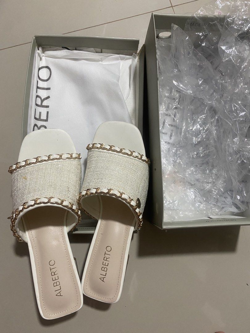 Alberto block heel (Category: Heels) located in Las Pinas. Submitted by declutteredna (Listing ID 1441288432, Image 1). Description: Used 2-3x only Small stain pls see photos Rfs: not my style Bought at full price I’m a size 7 PAYO MOD: jnt MOP: gcash.