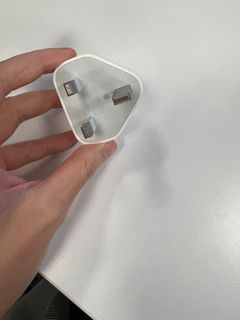 Apple Plug477951881139998720