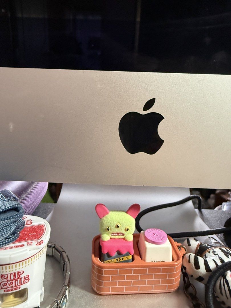 Apple iMac Desktop Computer with Stickers470142364230635521