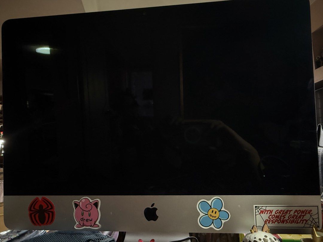 Apple iMac Desktop Computer with Stickers470142364230635520